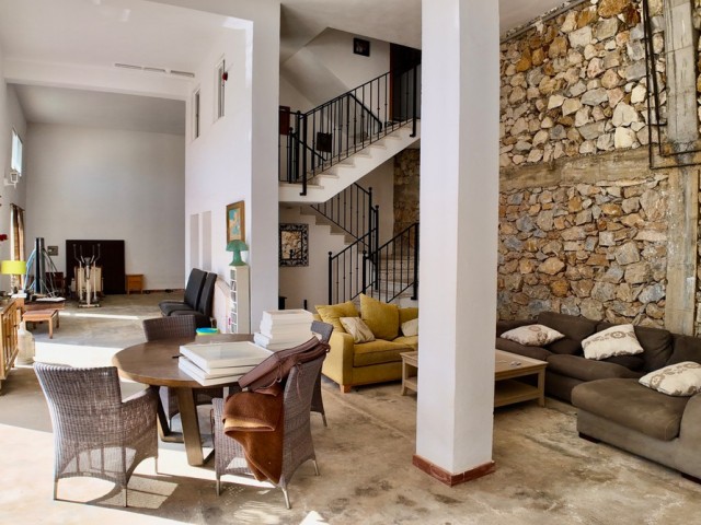 Villa con 5 Dormitorios  en Ojén