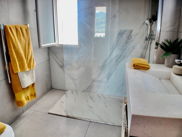 5 Sovrums Villa i Ojén