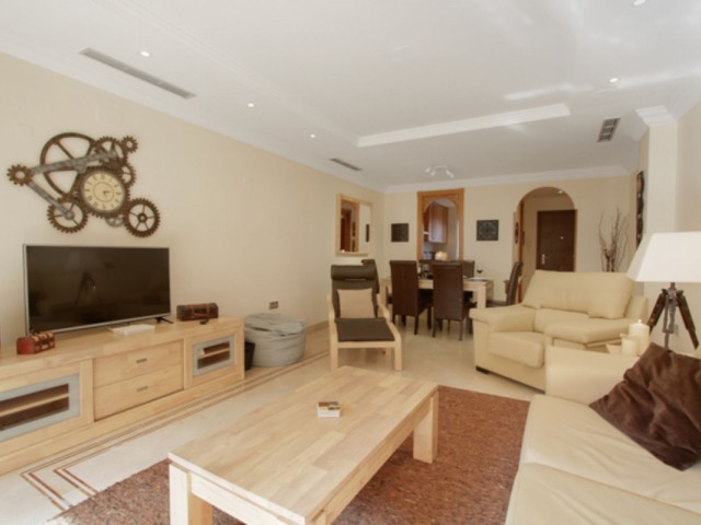 Apartamento con 2 Dormitorios  en Aloha