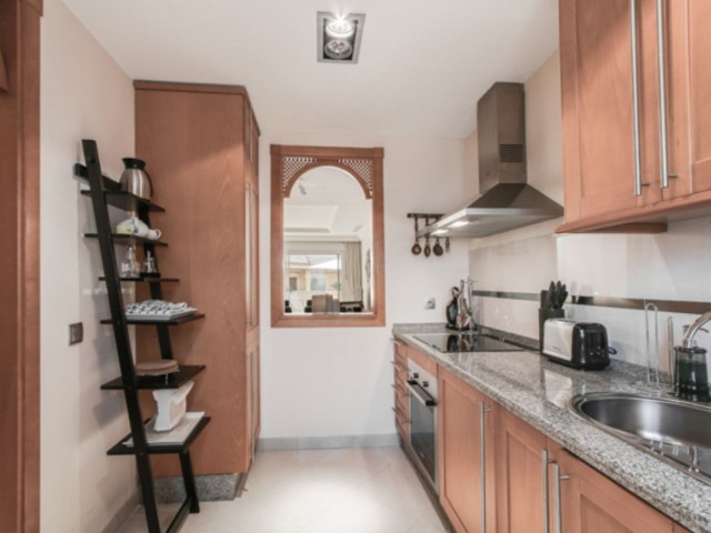 Apartamento con 2 Dormitorios  en Aloha