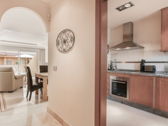 Apartamento con 2 Dormitorios  en Aloha