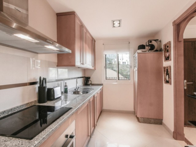 Apartamento con 2 Dormitorios  en Aloha