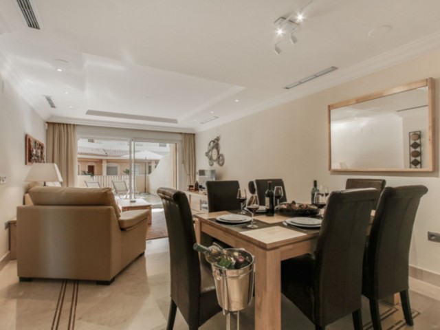 Apartamento con 2 Dormitorios  en Aloha