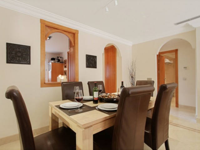 Apartamento con 2 Dormitorios  en Aloha