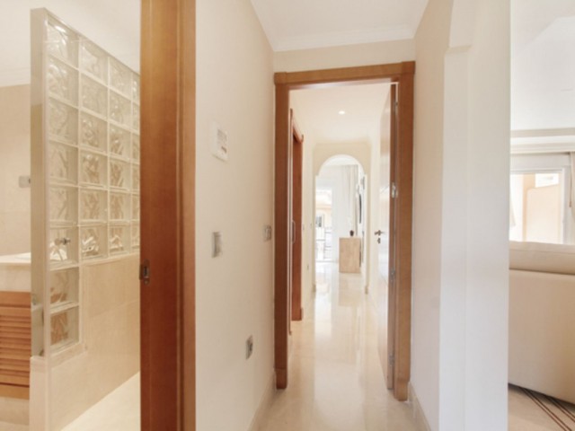 Apartamento con 2 Dormitorios  en Aloha