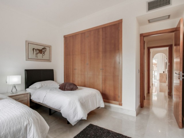 Apartamento con 2 Dormitorios  en Aloha
