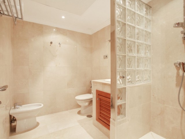 Apartamento con 2 Dormitorios  en Aloha