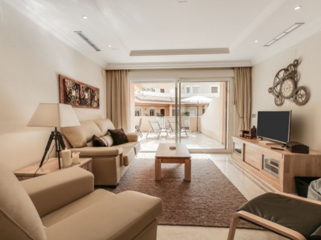 Apartamento con 2 Dormitorios  en Aloha