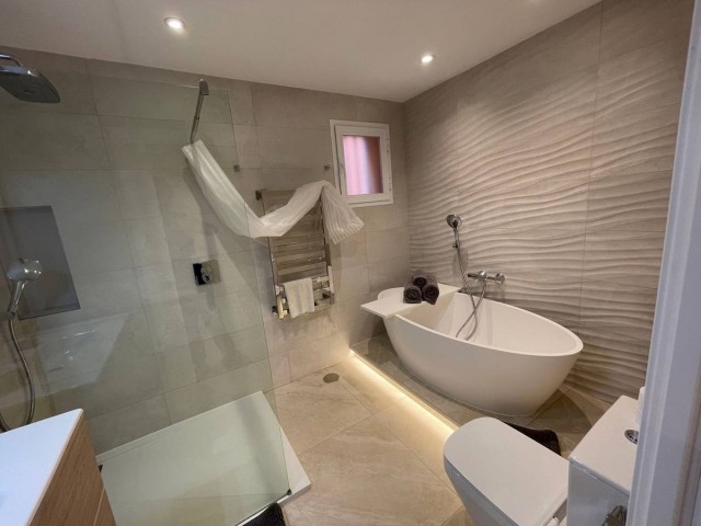 2 Bedrooms Apartment in Puerto Banús