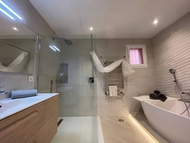 2 Bedrooms Apartment in Puerto Banús