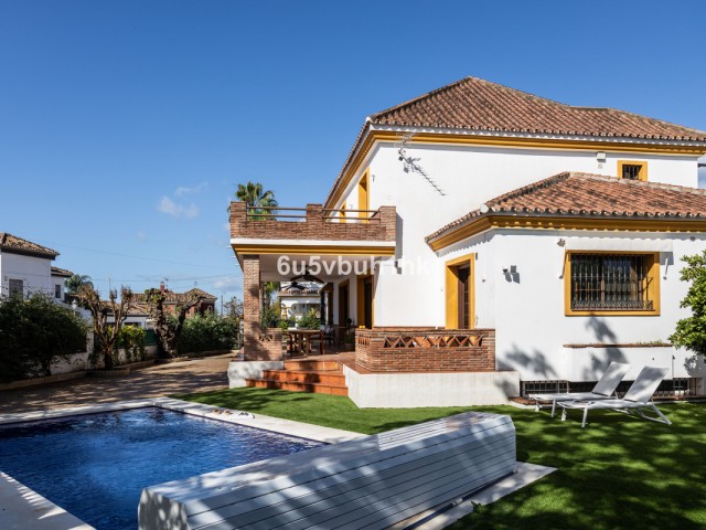 4 Bedrooms Villa in San Pedro de Alcántara