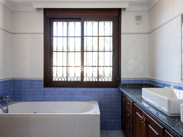 Villa avec 4 Chambres  à San Pedro de Alcántara