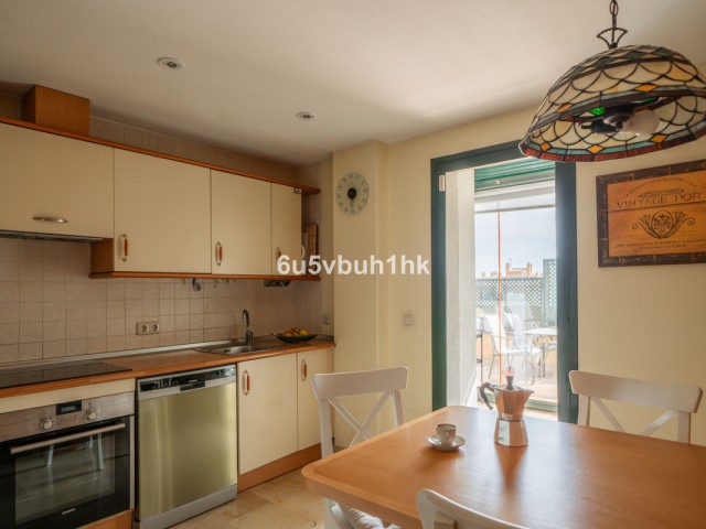 Penthouse avec 4 Chambres  à San Pedro de Alcántara