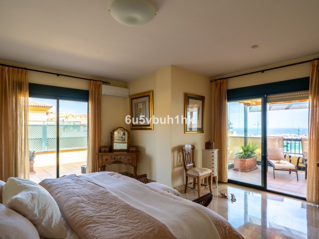 Penthouse avec 4 Chambres  à San Pedro de Alcántara