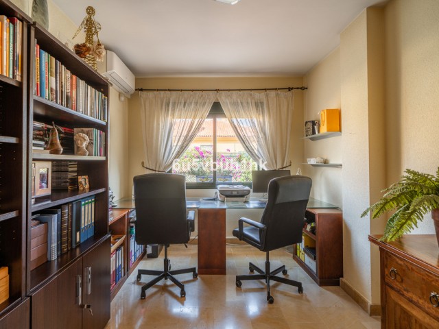 Penthouse avec 4 Chambres  à San Pedro de Alcántara