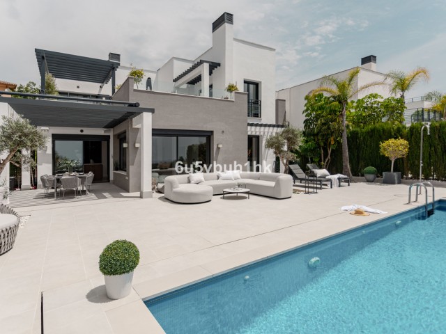 4 Slaapkamer Rijtjeshuis in Estepona