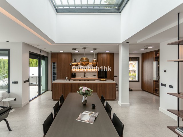 4 Slaapkamer Rijtjeshuis in Estepona