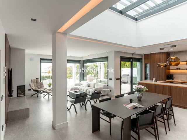 4 Slaapkamer Rijtjeshuis in Estepona