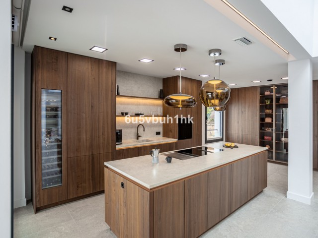 4 Slaapkamer Rijtjeshuis in Estepona