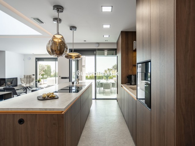 4 Slaapkamer Rijtjeshuis in Estepona