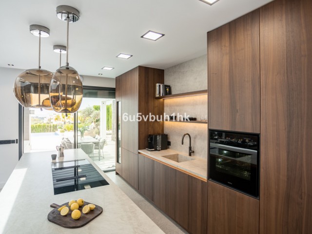 4 Slaapkamer Rijtjeshuis in Estepona