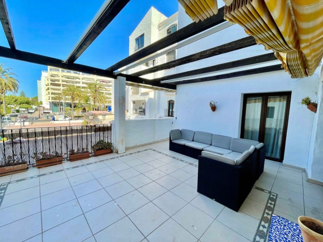 Apartamento con 3 Dormitorios  en Puerto Banús