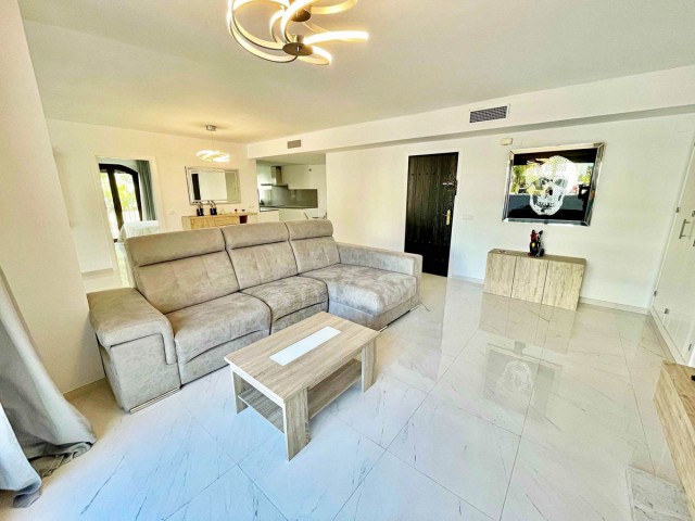 Apartamento con 3 Dormitorios  en Puerto Banús