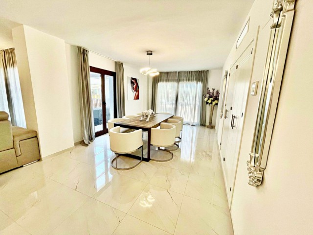 Apartamento con 3 Dormitorios  en Puerto Banús