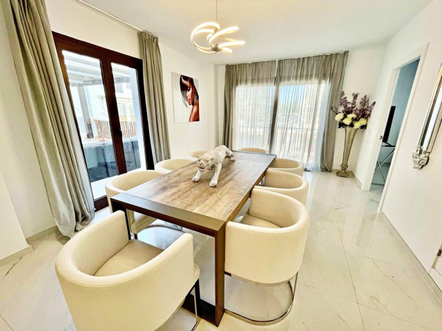 Apartamento con 3 Dormitorios  en Puerto Banús