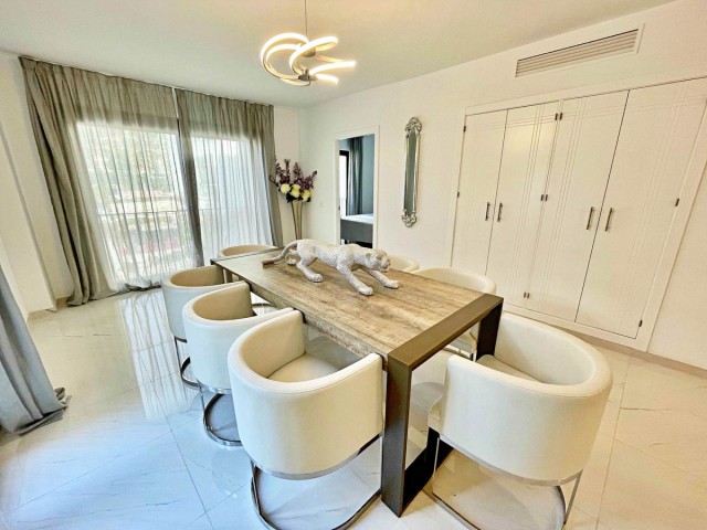 Apartamento con 3 Dormitorios  en Puerto Banús
