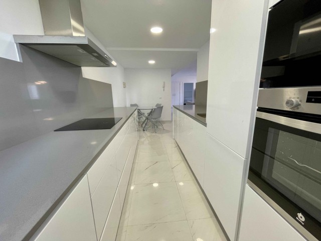 Apartamento con 3 Dormitorios  en Puerto Banús