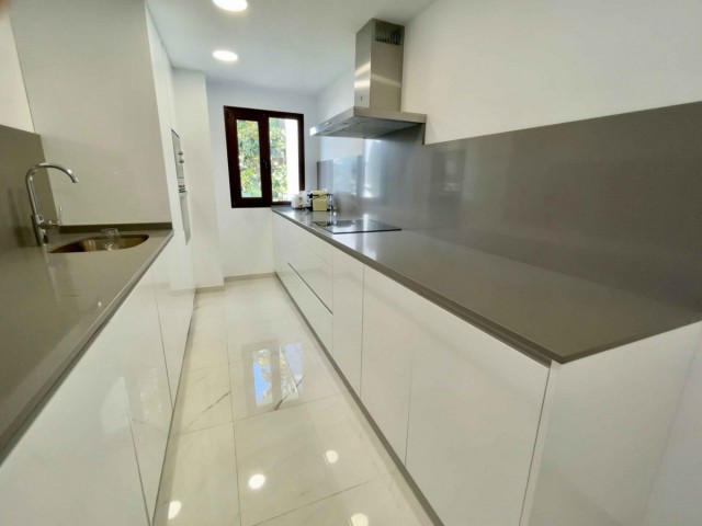 Apartamento con 3 Dormitorios  en Puerto Banús