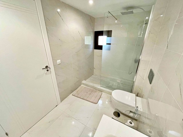 Apartamento con 3 Dormitorios  en Puerto Banús