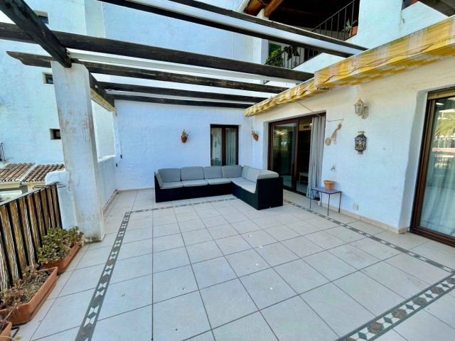 Apartamento con 3 Dormitorios  en Puerto Banús