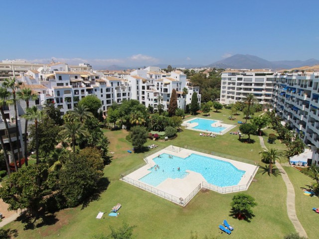 Apartamento con 3 Dormitorios  en Puerto Banús