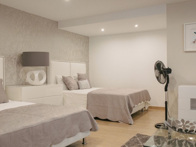 Villa con 5 Dormitorios  en Marbella