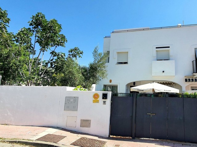 Maison mitoyenne avec 4 Chambres  à Fuengirola