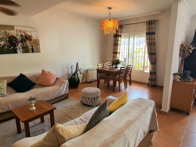 Maison mitoyenne avec 4 Chambres  à Fuengirola