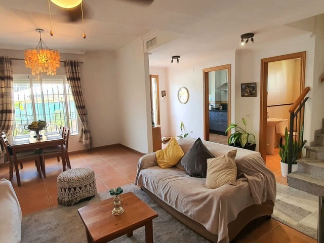 Maison mitoyenne avec 4 Chambres  à Fuengirola