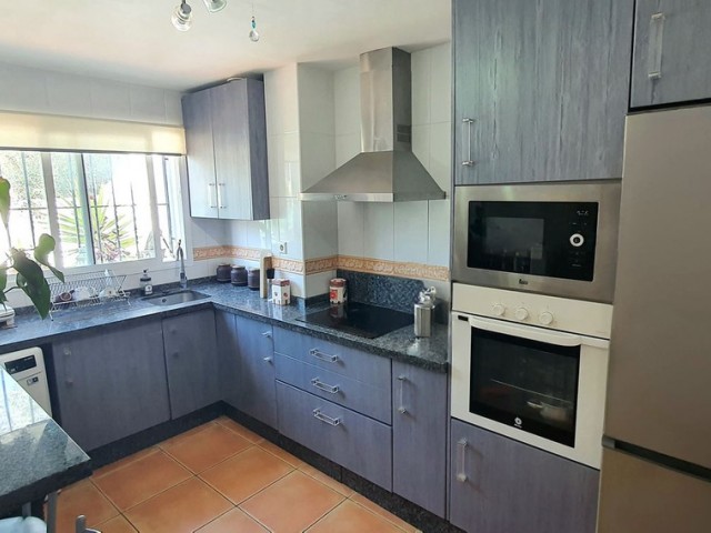 Maison mitoyenne avec 4 Chambres  à Fuengirola