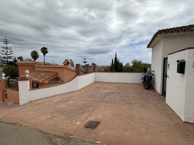 Villa con 4 Dormitorios  en Cerros del Aguila