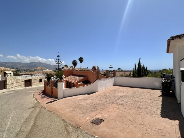 Villa con 4 Dormitorios  en Cerros del Aguila