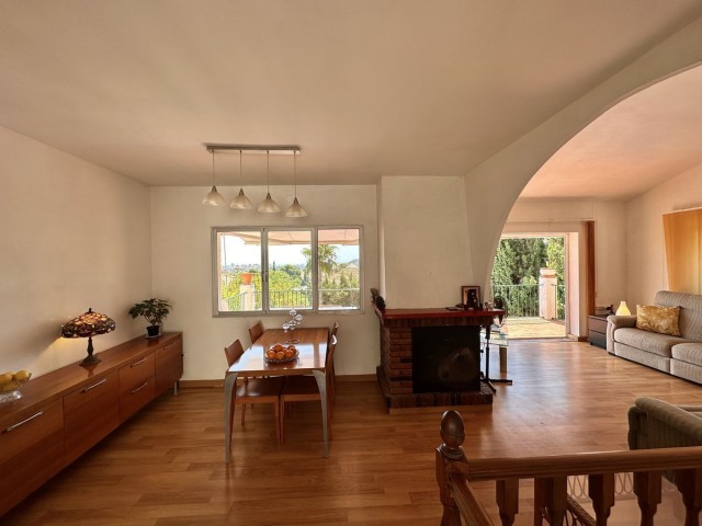 Villa con 4 Dormitorios  en Cerros del Aguila