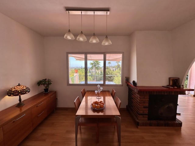 Villa con 4 Dormitorios  en Cerros del Aguila