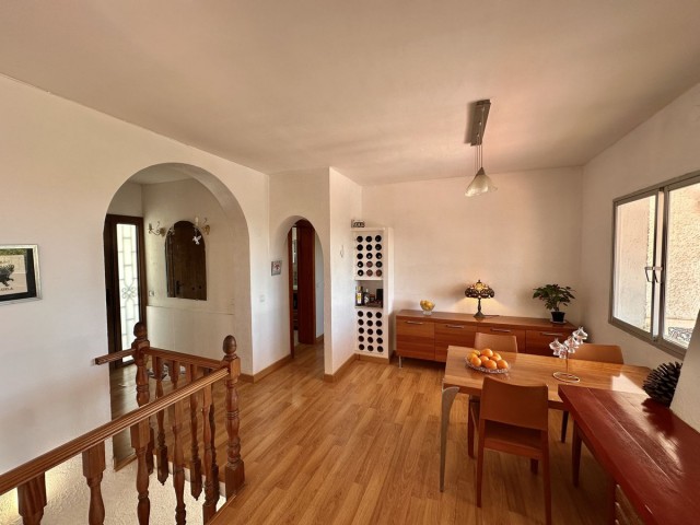 Villa con 4 Dormitorios  en Cerros del Aguila