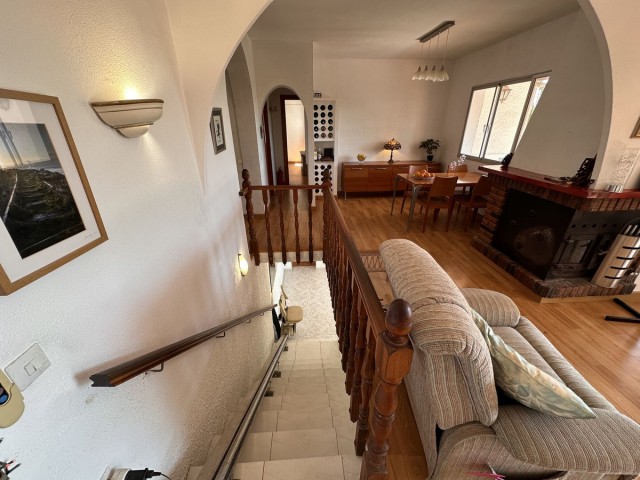 Villa con 4 Dormitorios  en Cerros del Aguila