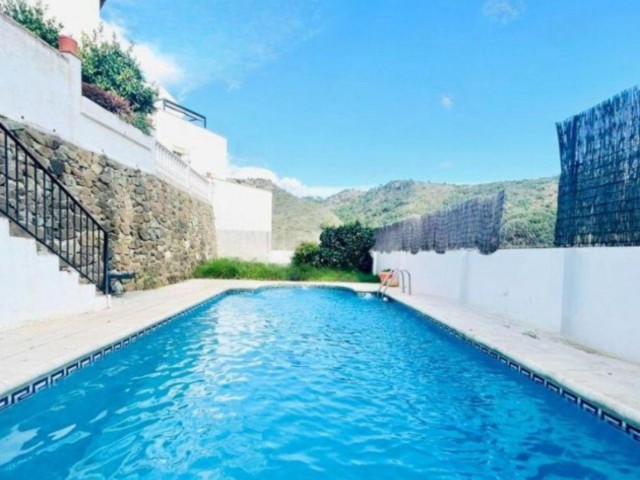 4 Soveroms Villa i Benahavís