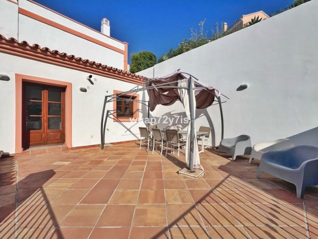 Maison mitoyenne avec 3 Chambres  à Benahavís