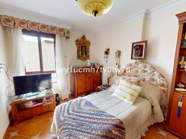 Apartamento con 4 Dormitorios  en Málaga Centro