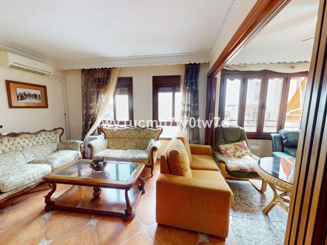 Apartamento con 4 Dormitorios  en Málaga Centro